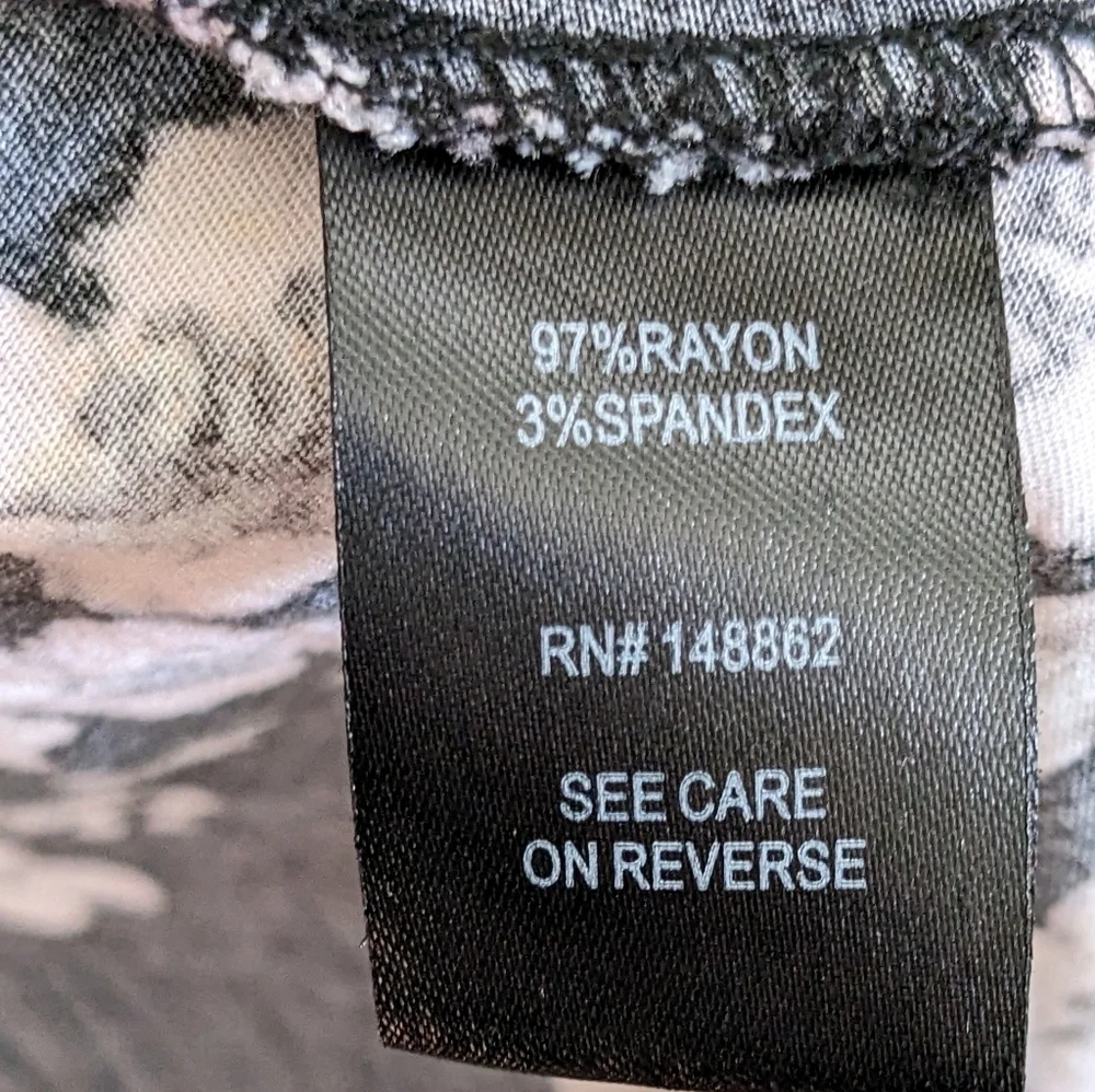 Torrid Cold Shoulder floral print fit and flare dress, Torrid size 1 =14 Cute - Picture 4 of 5